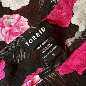 🌺2/$10🌺 Torrid tunic top